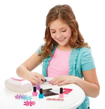 Shimmer n Sparkle Lite Up Salon Manicure Set